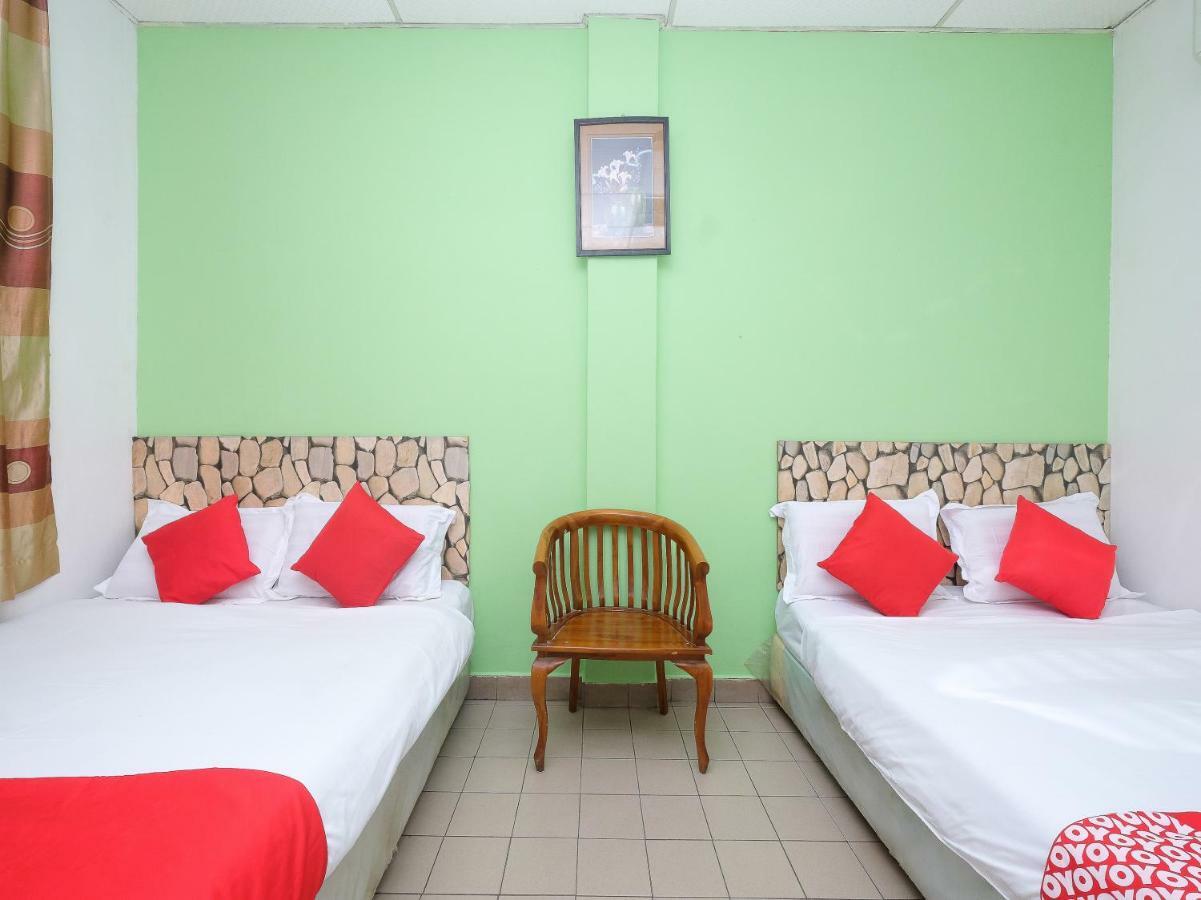 Oyo 850 Gold Star Hotel Chukai Exterior photo