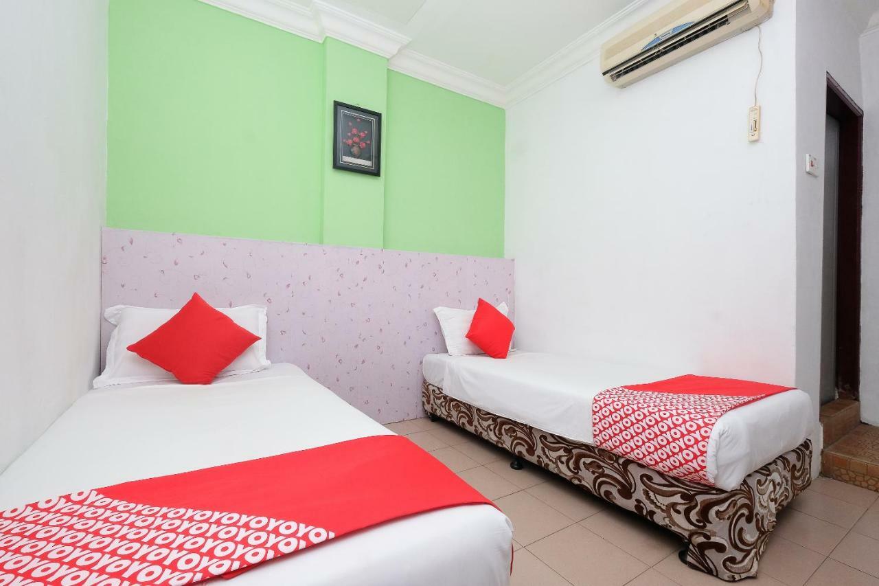 Oyo 850 Gold Star Hotel Chukai Exterior photo